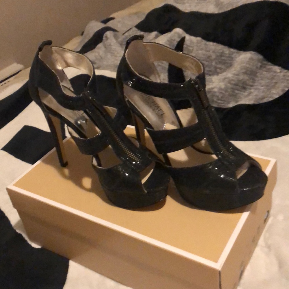 Black heels shoes